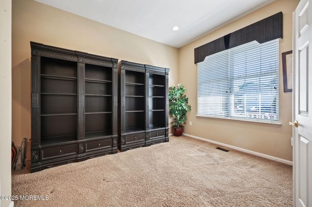 28 Pond View Circle, Barnegat, NJ 08005