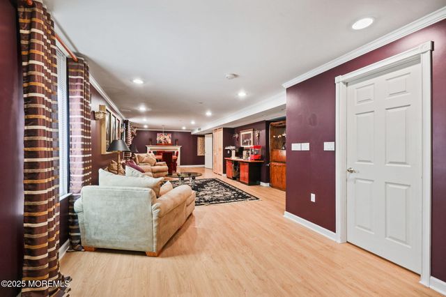 28 Pond View Circle, Barnegat, NJ 08005