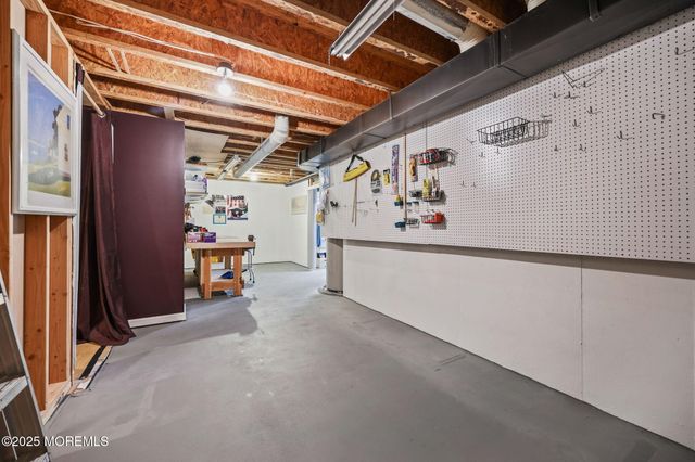 28 Pond View Circle, Barnegat, NJ 08005