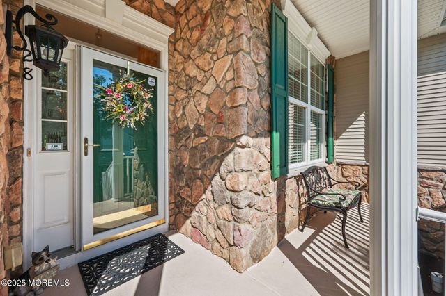 28 Pond View Circle, Barnegat, NJ 08005