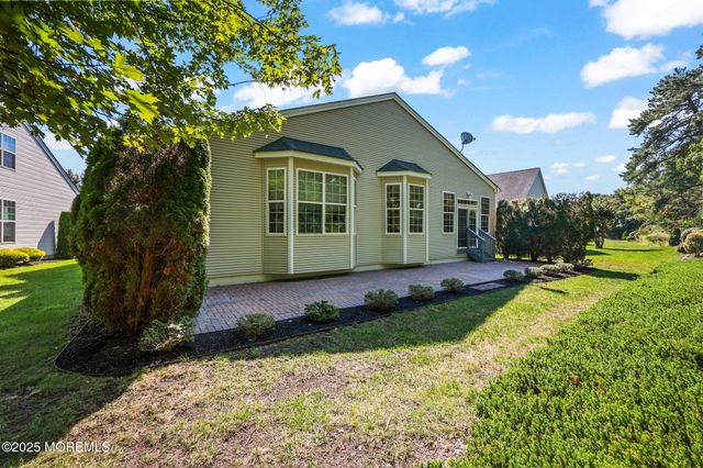 28 Pond View Circle, Barnegat, NJ 08005