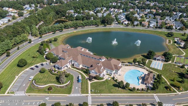28 Pond View Circle, Barnegat, NJ 08005