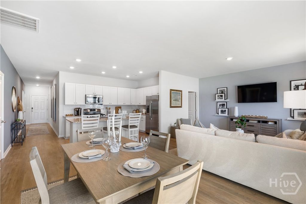 Image 6 of property listing at 170 Geranium Way, Savannah, GA 31302