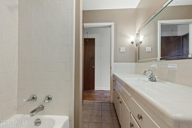 227 Meadow Lane, Lafayette, LA 70506