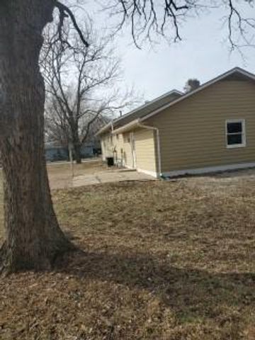 601 E Swan Street, Lacygne, KS 66040