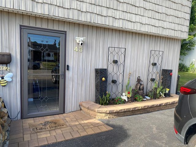 43 Headline Road, Deer Park, NY 11729