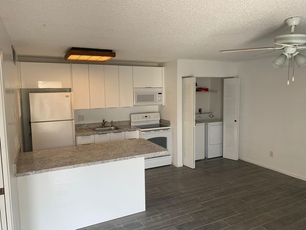 645 Executive Center Drive R202, West Palm Beach, FL 33401