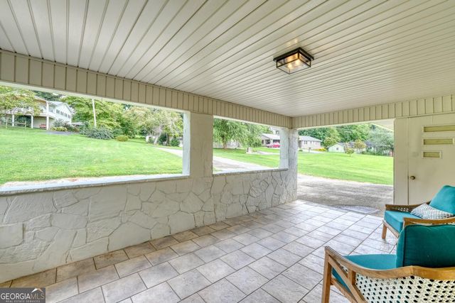 787 Hiawassee Estates Drive, Hiawassee, GA 30546