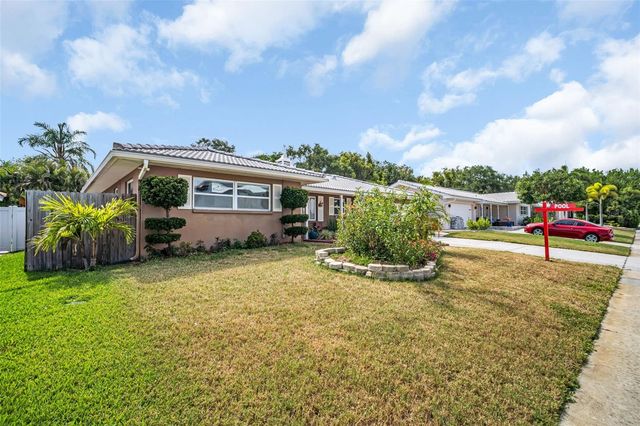 5676 WILLIAMS BOULEVARD, Seminole, FL 33772