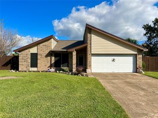 104 Trail Ride Road, Angleton, TX 77515