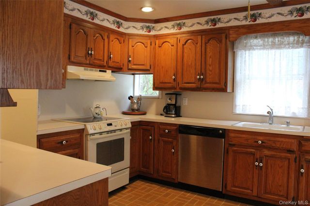 30 Randou Drive, Huntington, NY 11743