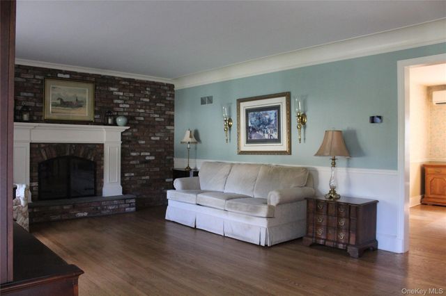 30 Randou Drive, Huntington, NY 11743
