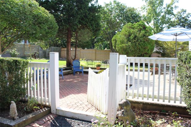30 Randou Drive, Huntington, NY 11743