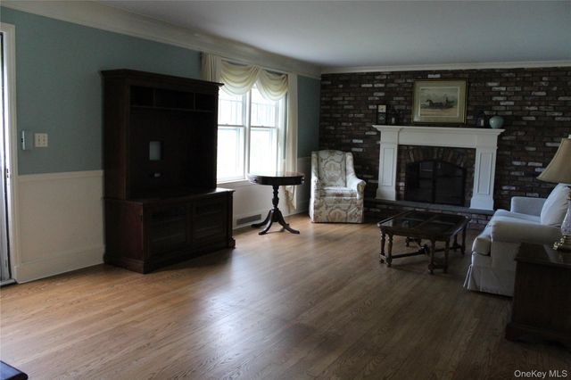 30 Randou Drive, Huntington, NY 11743