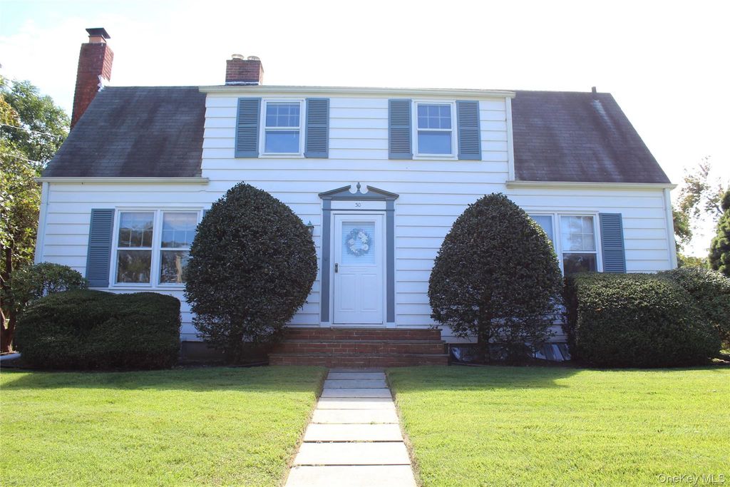 30 Randou Drive, Huntington, NY 11743 — exterior