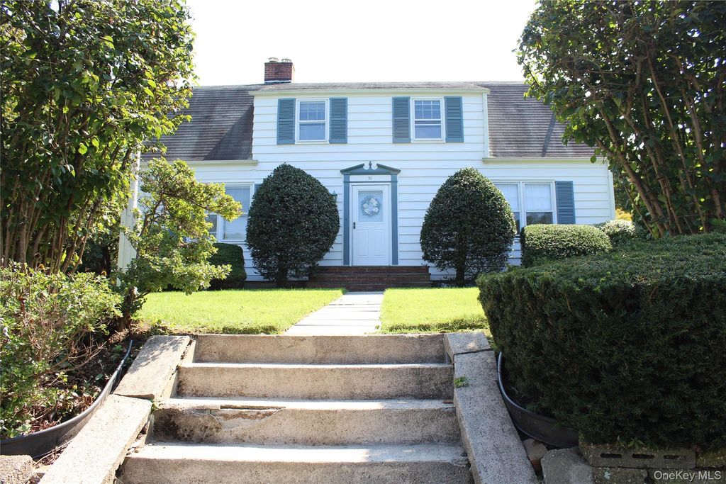 30 Randou Drive, Huntington, NY 11743 — photo 2