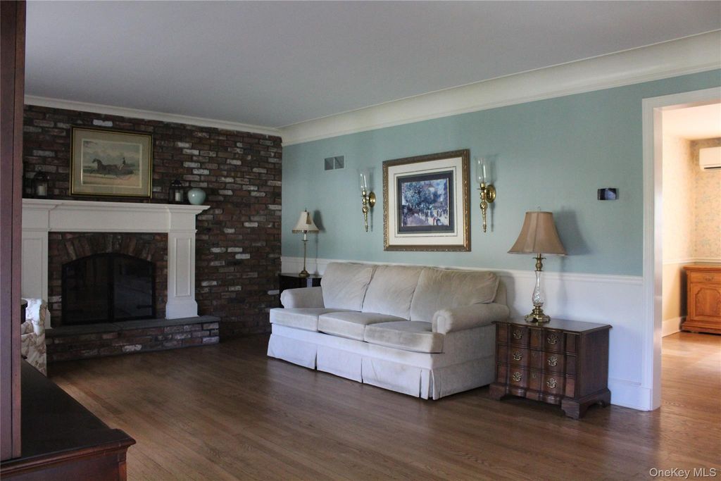 30 Randou Drive, Huntington, NY 11743 — photo 3