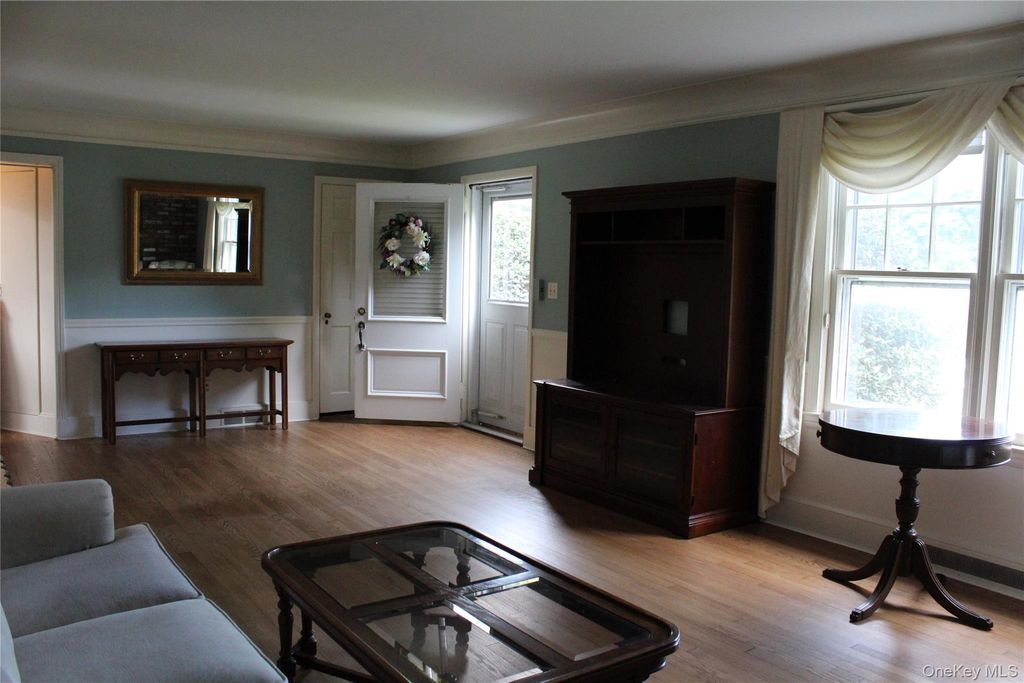 30 Randou Drive, Huntington, NY 11743 — photo 4
