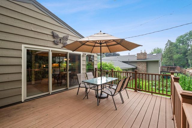 2824 Fernwood Street, Roseville, MN 55113