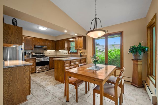 2824 Fernwood Street, Roseville, MN 55113