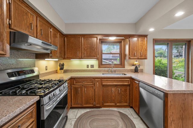 2824 Fernwood Street, Roseville, MN 55113