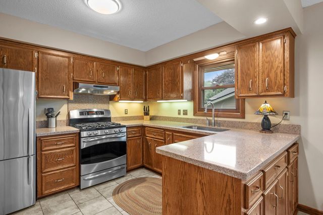 2824 Fernwood Street, Roseville, MN 55113