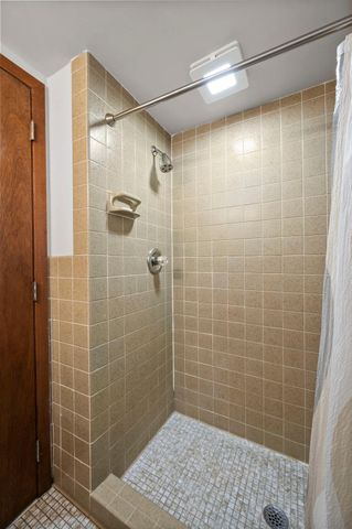 2824 Fernwood Street, Roseville, MN 55113