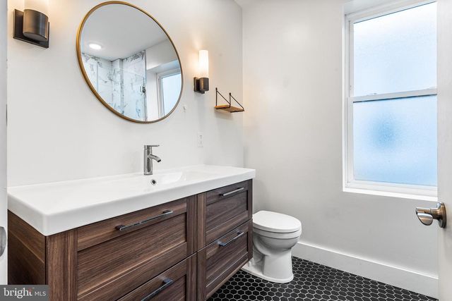 2340 W THOMPSON ST, Philadelphia, PA 19121