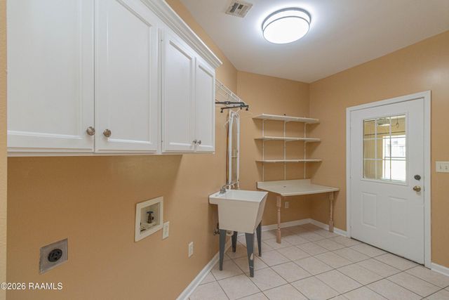 2007 Sugar Palm Drive, New Iberia, LA 70563