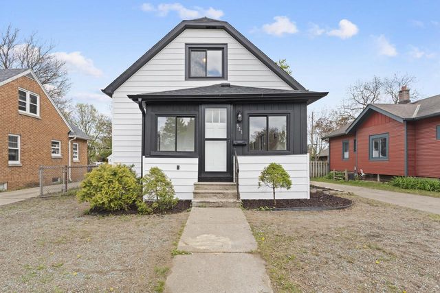 921 Perkins AVENUE, Waukesha, WI 53186