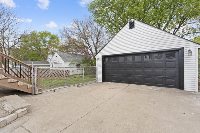 921 Perkins AVENUE, Waukesha, WI 53186