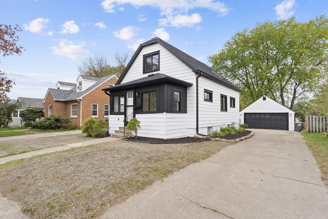 921 Perkins AVENUE, Waukesha, WI 53186