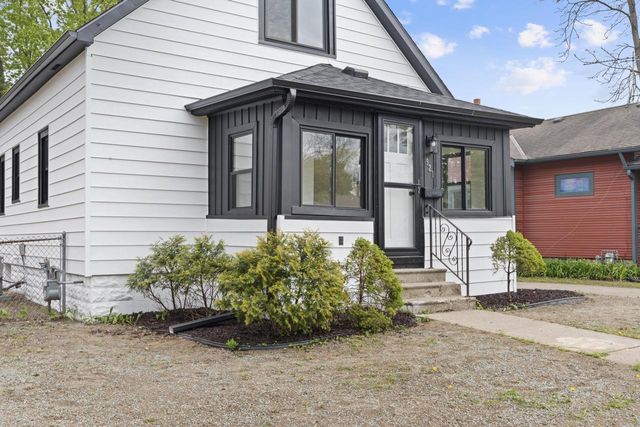 921 Perkins AVENUE, Waukesha, WI 53186