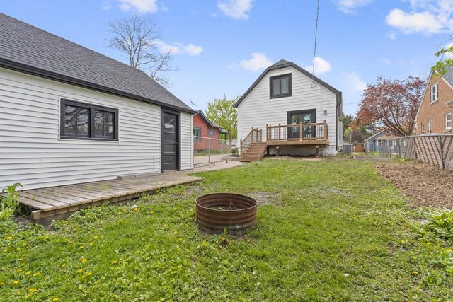 921 Perkins AVENUE, Waukesha, WI 53186