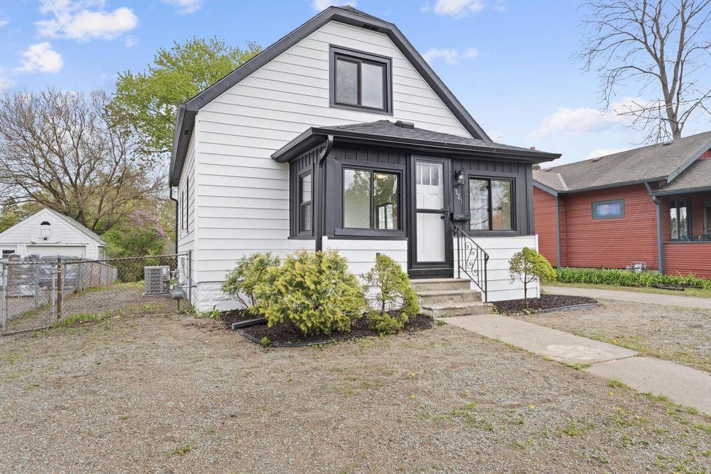 921 Perkins AVENUE, Waukesha, WI 53186