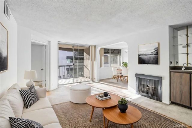 8535 W West Knoll 209, West Hollywood, CA 90069