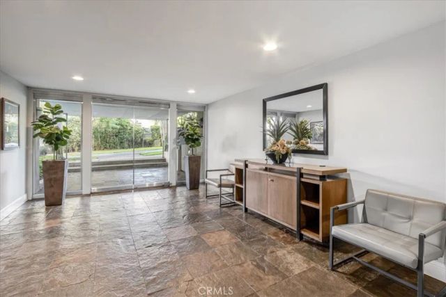 8535 W West Knoll 209, West Hollywood, CA 90069