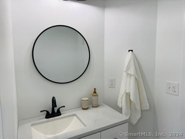 27 Woodside Circle 37, Middletown, CT 06457