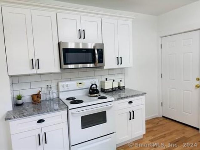 27 Woodside Circle 37, Middletown, CT 06457