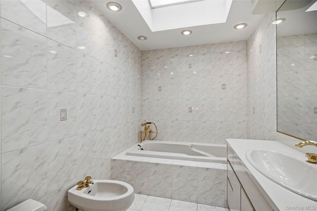 39 Morris Drive, Syosset, NY 11791