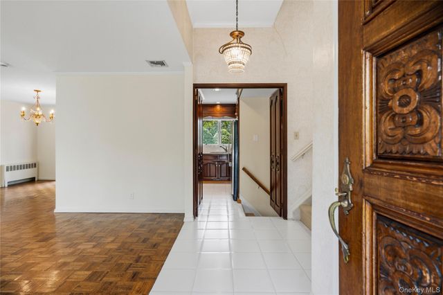 39 Morris Drive, Syosset, NY 11791