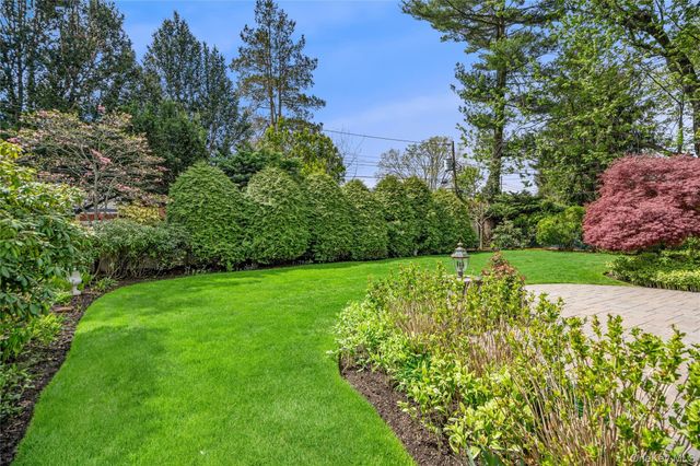 39 Morris Drive, Syosset, NY 11791