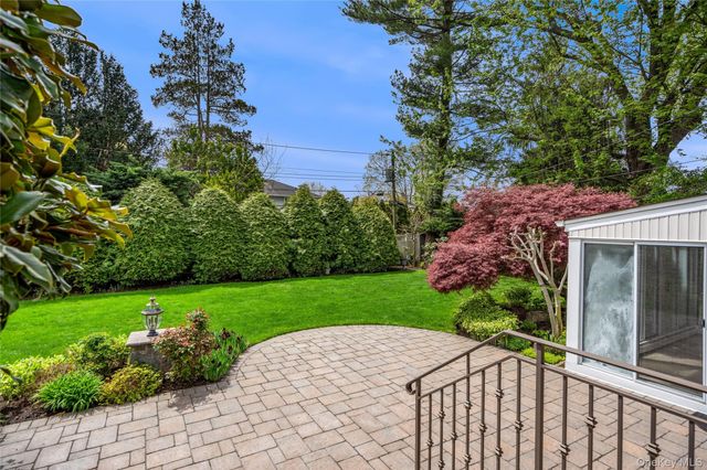 39 Morris Drive, Syosset, NY 11791