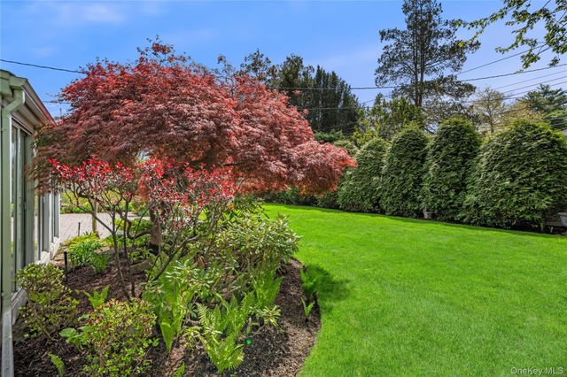 39 Morris Drive, Syosset, NY 11791