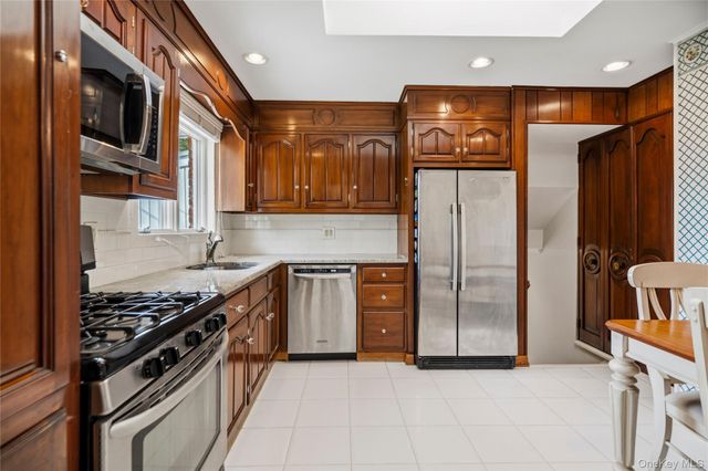 39 Morris Drive, Syosset, NY 11791