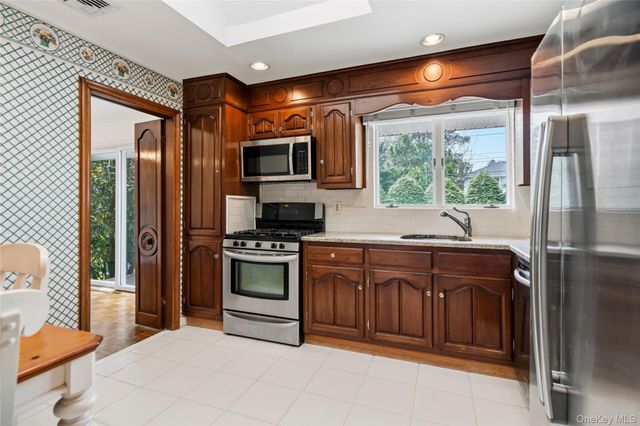 39 Morris Drive, Syosset, NY 11791