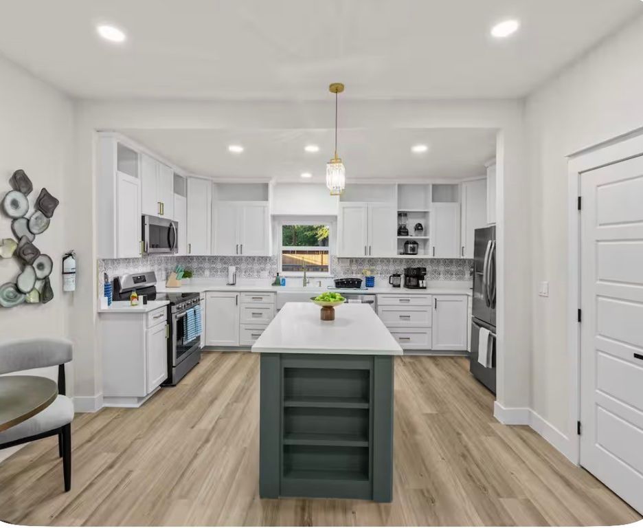 1143 Kings Highway, Dallas, TX 75208