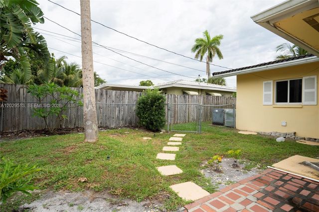 1104 SW 12th St, Boca Raton, FL 33486