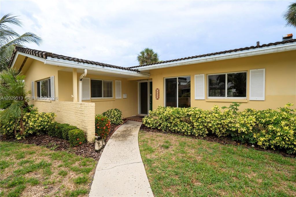 1104 SW 12th St, Boca Raton, FL 33486