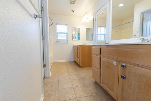 401 Anjou Cir, Sacramento, CA 95835